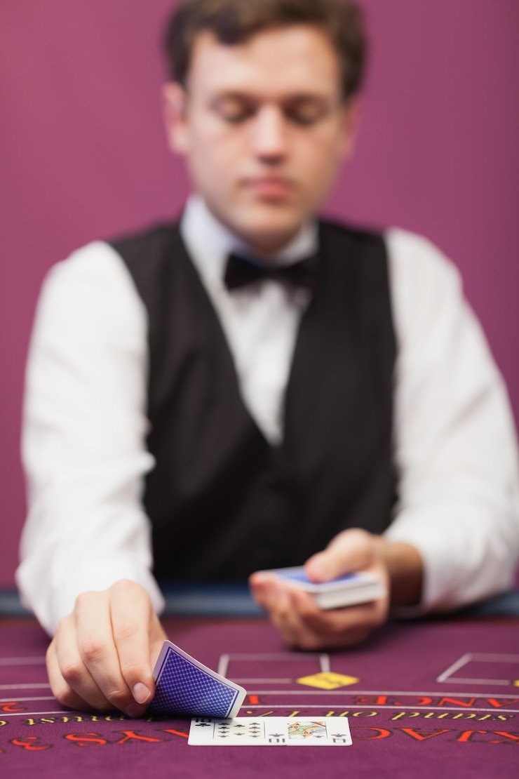 Live blackjack table on superhoki mobile app showing dealer and card layout